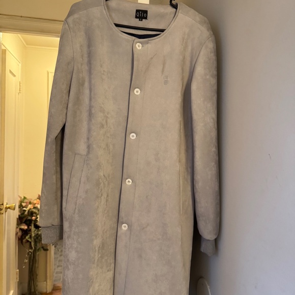 Gorgeous silver suede coat! - Picture 3 of 9